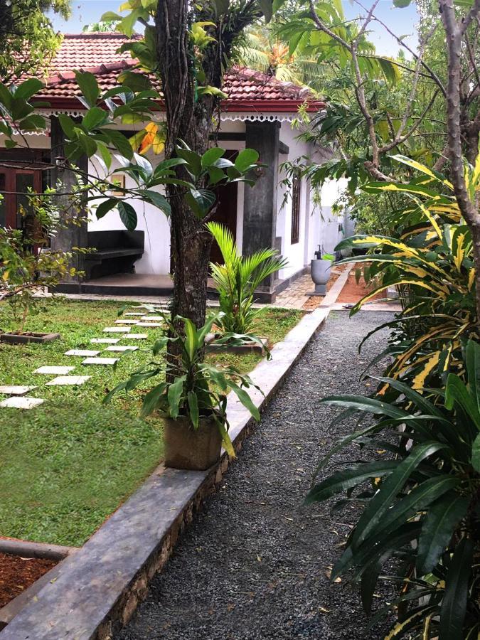 Triple Edge Villa Unawatuna Buitenkant foto