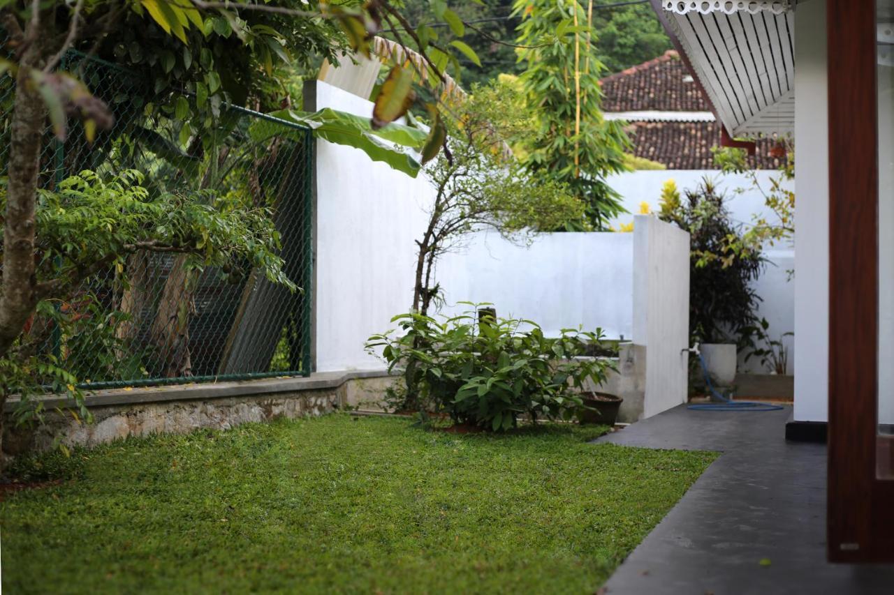Triple Edge Villa Unawatuna Buitenkant foto